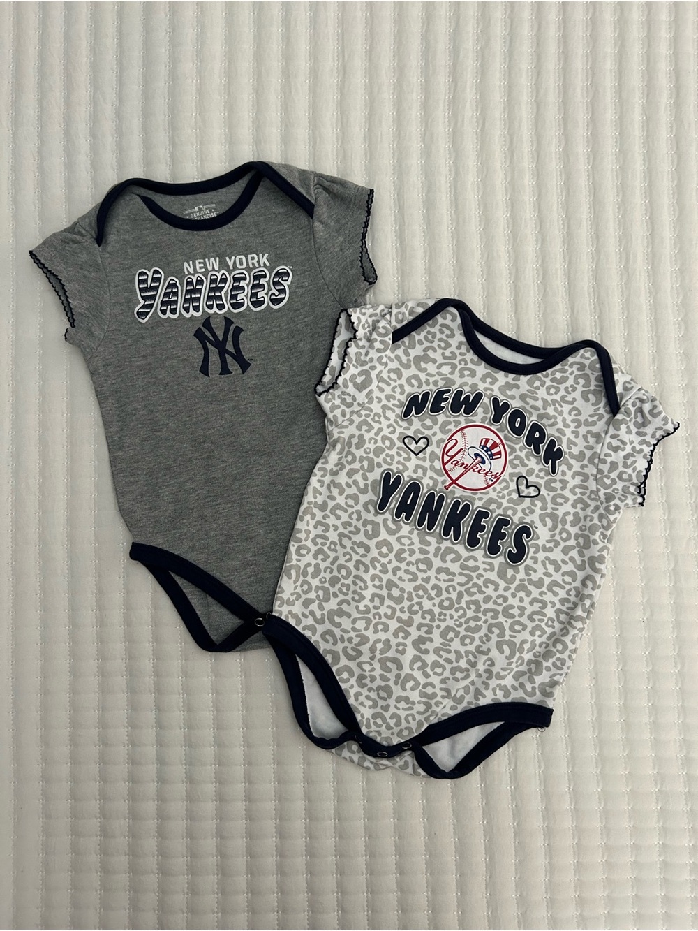 New York Yankees Girls Gray and Leopard Print Bodysuit Set 18M